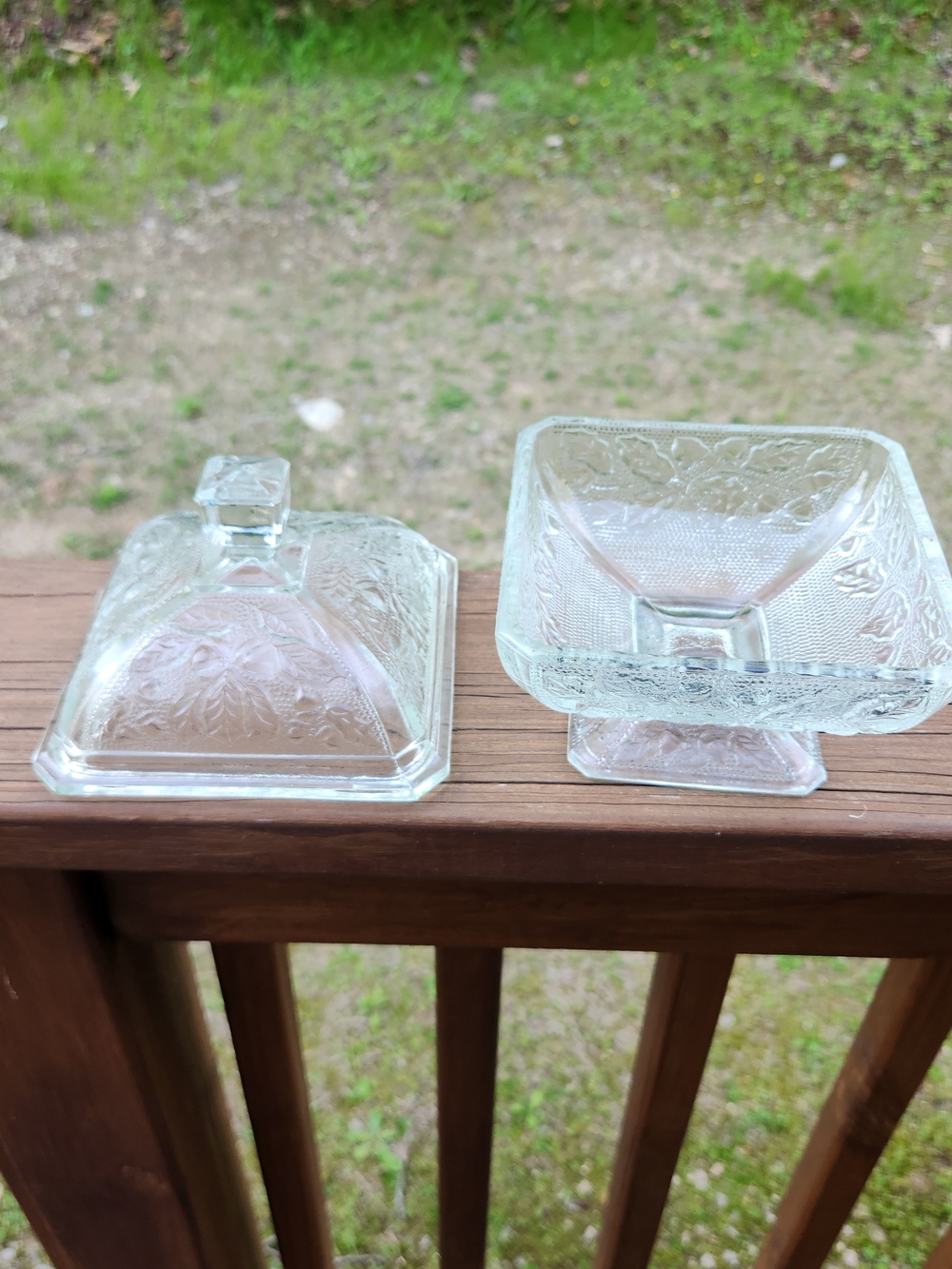 Vintage Jeannette Glass Acorn And Oak Leaf Square Candy Dish W/ Lid - Picture 9 of 16